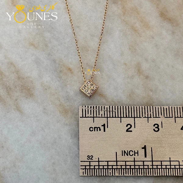 گردنبند طلا مربعی نگین